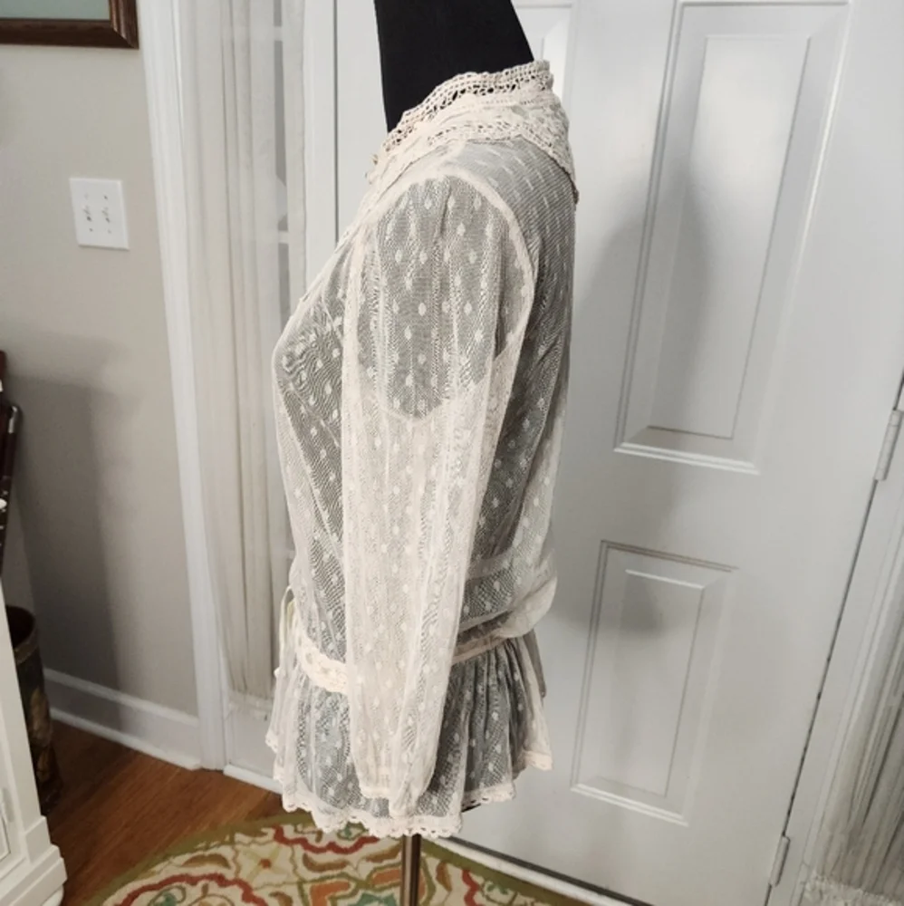 Flying‎ Tomato Ivory Long Sleeve Lace Top  Size Medium - Picture 6 of 10